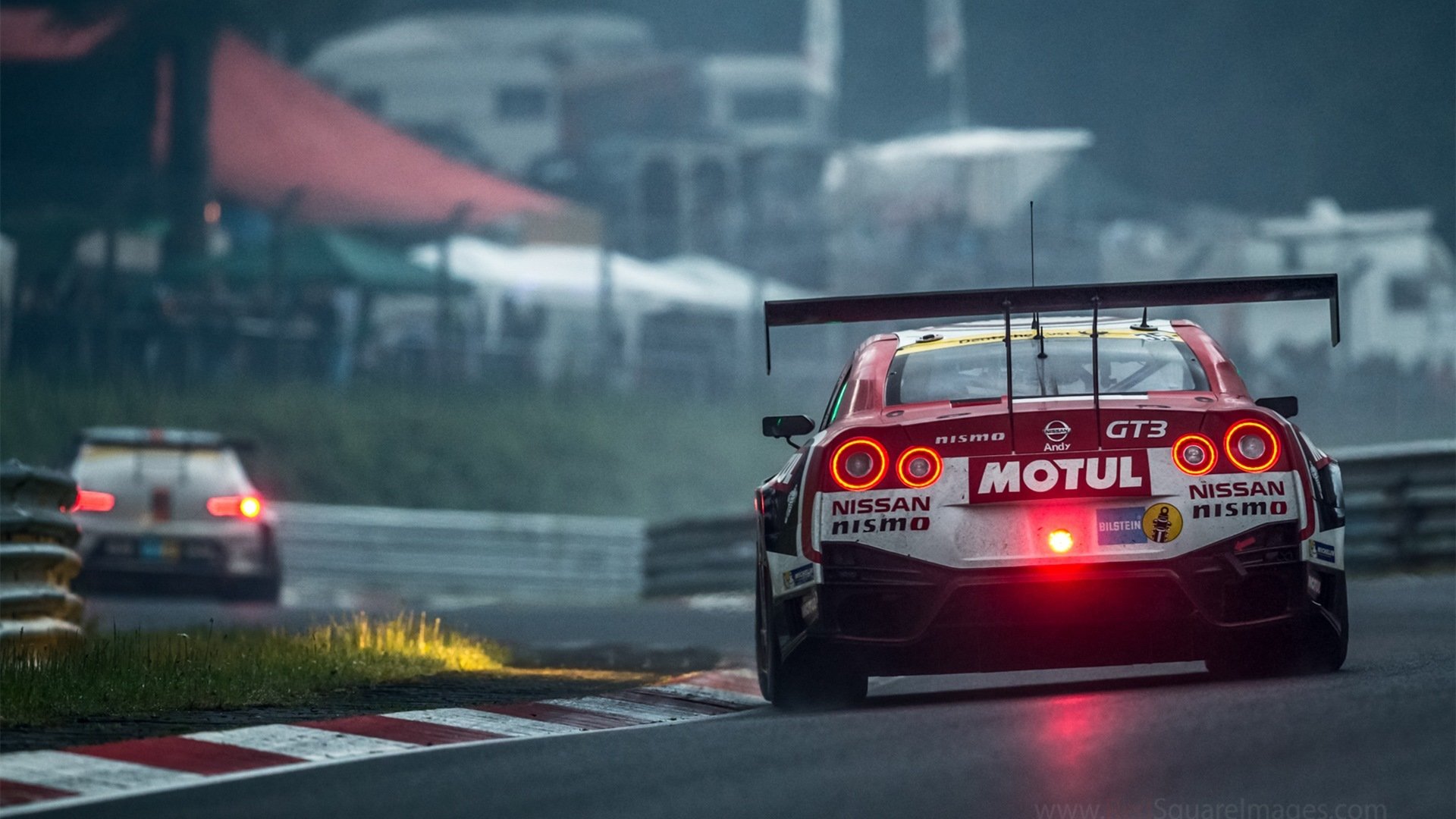 《青年电竞明星：未来之星大放异彩》，电竞年轻人